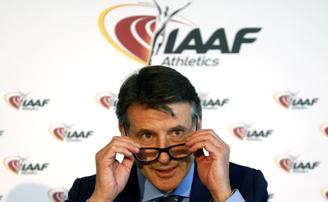Predsednik IAAF Sebastian Coe želi atletiko spet spraviti na progo. FOTO: Reuters