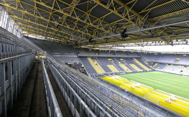 Štadion Iduna Park bo med derbijem skoraj prazen. FOTO: Reuters