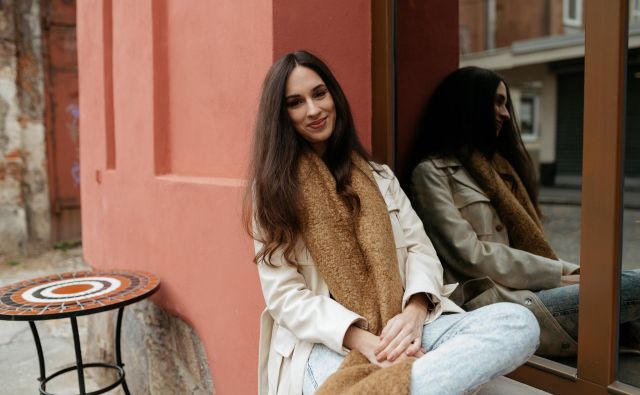 <strong>Jessica Jagec</strong>, ki o sebi pravi, da je minimalistka, ustvarja v modni prestolnici, kjer je dovoljeno obleči vse. FOTO: Simon Koležnik