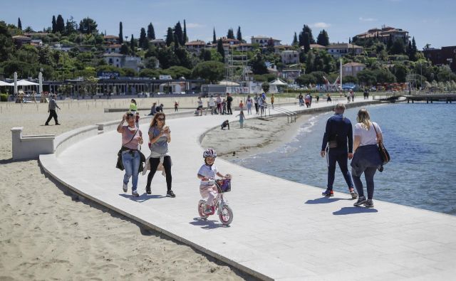 Glede turizma je v smernicah malo zapisanega. Med predlogi pa je uvedba vavčerjev za domače turistične kapacitete za vsakega polnoletnega državljana, in sicer predvidoma v višini 200 evrov. Foto: Leon Vidic