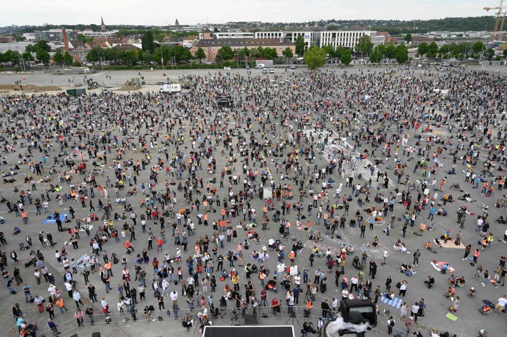 V Stuttgartu se bo jutri lahko zbralo največ 5000 protestnikov