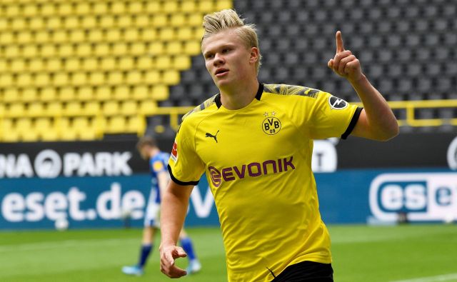 Norveški napadalec v majici Dortmunda Erling Braut Haaland je zabil že svoj 10. gol v deveti tekmi sezone. FOTO: Reuters
