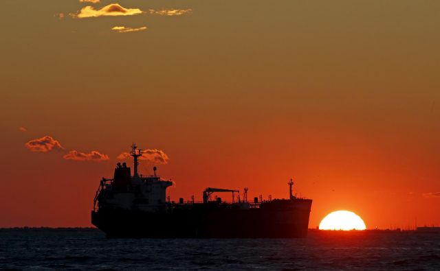 Naftni tanker v Sredozemlju. FOTO: Reuters