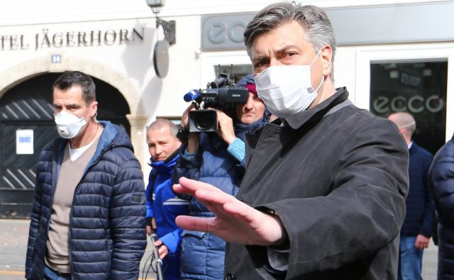 Protestniki so izžvižgali Plenkovića, ker ni pojasnil, zakaj niso sprejeli zakona o popotresni obnovi Zagreba pred razspustitvijo sabora. Foto: Reuters