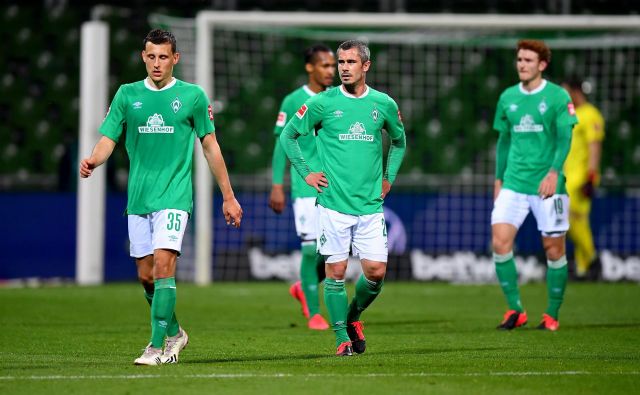 Tudi Werder sinoči ni opravil veliko: eno pičlo zmago v prvih devetih tekmah bundeslige so zabeležili gostitelji. FOTO: AFP