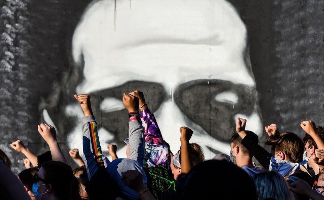 Protest v ameriškem mestu Minneapolis v spomin na umorjenega Georga Floyda. Foto Chandan Khanna Afp