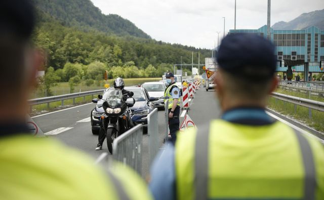 Tako kot v Sloveniji si tudi v Avstriji želijo, da bi čim več domačinov ostalo na počitnicah doma. Le nekoliko različne poti do tega cilja smo izbrali sosedje. FOTO: Jure Eržen/Delo