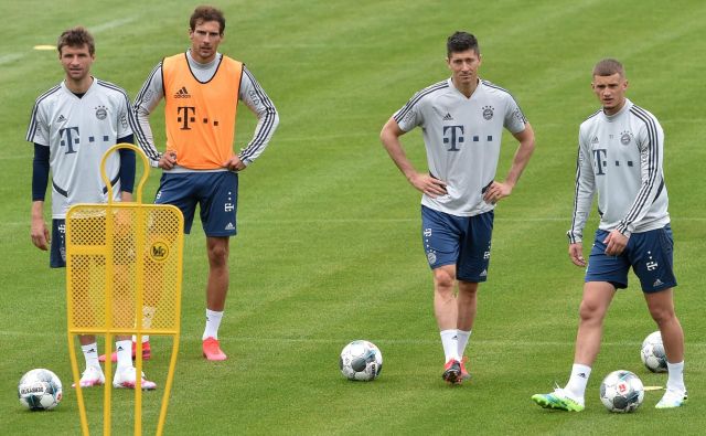 Takole so se pripravljali na današnji izziv Bayernovi aduti (z leve) Thomas Müller, Leon Goretzka, Robert Lewandowski in Mickael Cuisance. FOTO: AFP