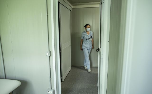 Predstavitev novih začasnih prostorov COVID ambulant na kliniki za infekcijske bolezni. FOTO: Voranc Vogel