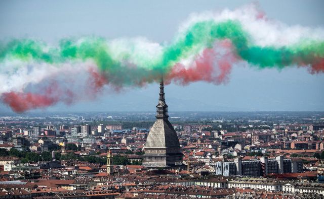 Če bi se pri delitvi denarja iz sklada za okrevanje upošteval le letošnji gospodarski padec, bodo po analizi ZEW iz Mannheima, po deležu BDP največ dobile Grčija, Španija, Italija, Hrvaška in Francija. Foto: Marco Bertorello/Afp