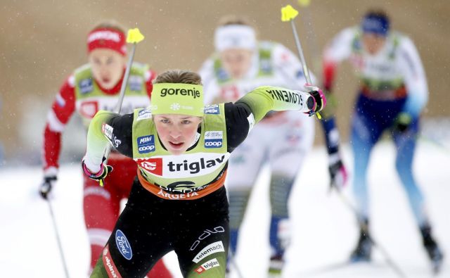 V zadnji zimi je zablestela Anamarija Lampič in ob predčasnem koncu, saj finala v Severni Ameriki ni bilo, zasedla 3. mesto v šprinterski razvrstitvi sezone. FOTO: Roman Šipić/Delo