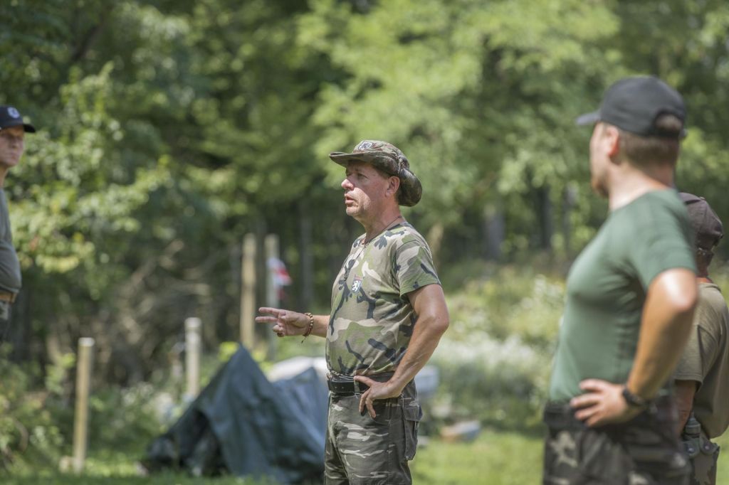 Del opozicije predlaga zakonsko omejitev delovanja vard