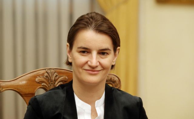 Srbska predsednica vlade Ana Brnabić je po včerajšnji objavi odločitve Podgorice sodržavljane pozvala, naj ne dopustujejo v Črni gori. FOTO: Jože Suhadolnik/Delo