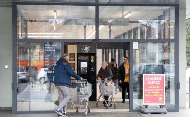 Podobno kot pred 15 leti se bo tudi tokrat postavilo vprašanje, ali je omejitev 200 kvadratnih metrov skladna z ustavo in svobodno gospodarsko pobudo ali pa neenakomerno posega v ustavne pravice trgovcev. Foto: Marko Feist