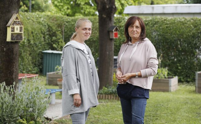 Maja Klančnik in Zdenka Morela sta pomočnici vzgojiteljice v vrtcu Jarše. Foto Leon Vidic