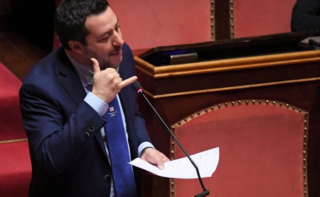 Matteo Salvini med nastopom v senatu, katerega člani bodo imeli ­zadnjo besedo o tem, ali bodo voditelju Lige odvzeli imuniteto.<br />
Foto: Reuters