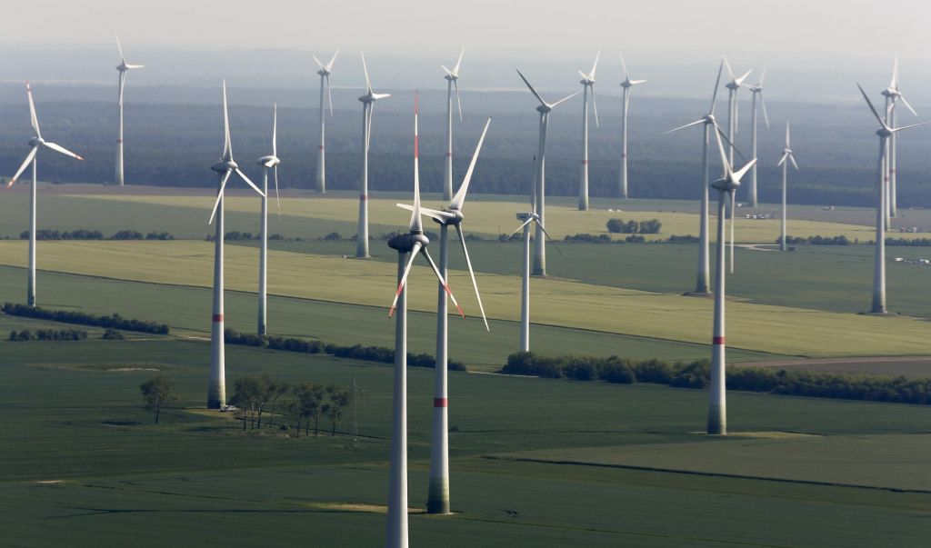 FOTO:Trendi naložb ne napovedujejo varne energetske prihodnosti