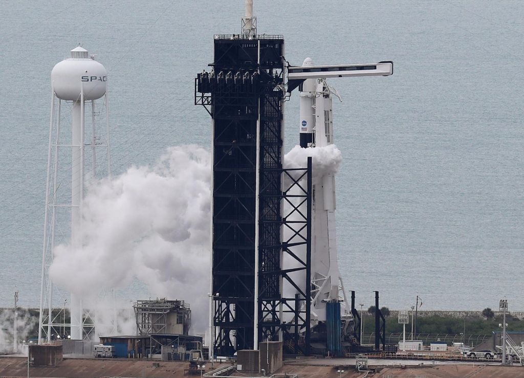 FOTO:Vreme preslabo, da bi raketa poletela