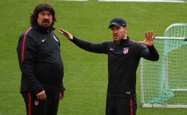 Po devetih letih se razhajata Diego Simeone in German Burgos (levo), ki je veljal za najbolje plačanega pomočnika na svetu. FOTO: Reuters