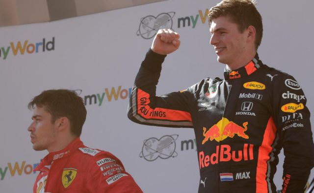 Max Verstappen se je tako veselil lanske zmage v Avstriji, obenem je bil vesel vrnitve formule 1 na Nizozemsko, toda spektakla v Zandvoortu letos ne bo. FOTO: Reuters