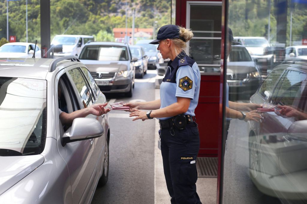 Hrvaška olajšala prehode mej za državljane Slovenje