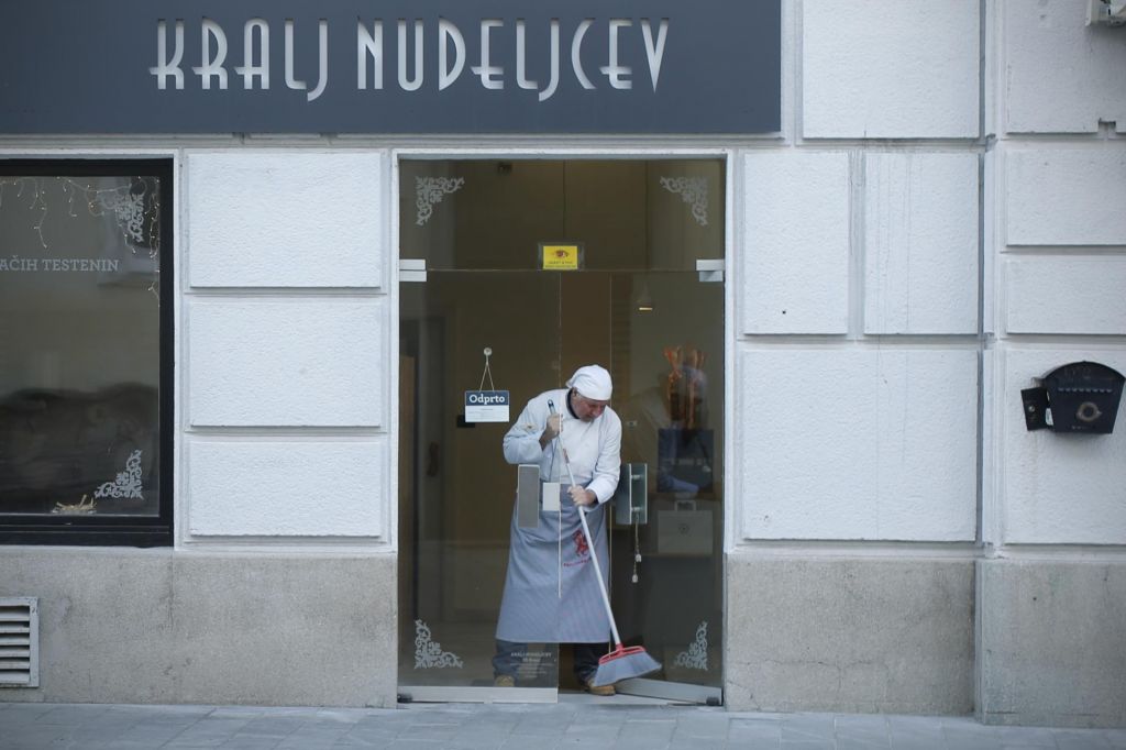 FOTO:Čakanje na domu podaljšano za vse panoge