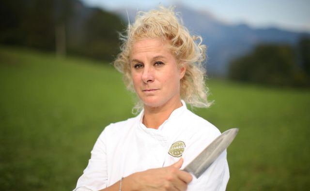 Ana Roš je prva dama slovenske kuhinje, leta 2017 tudi prva dama svetovne. Marca je izšla njena knjiga Sonce in dež (Sun and Rain) v angleščini, septembra bo tudi v slovenščini. FOTO: Jure Eržen