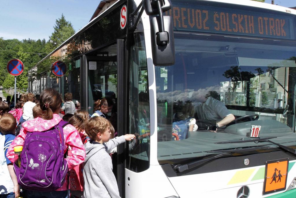 Rešitev za šolske prevoze naj poiščejo ravnatelji