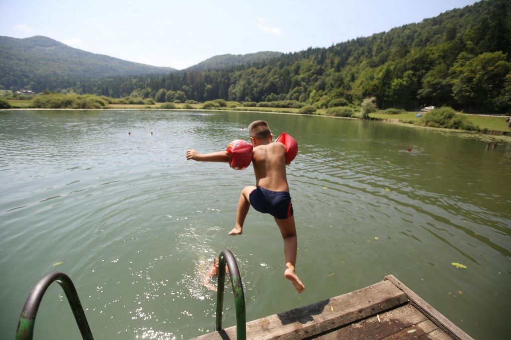 Kacin: Koriščenje turističnih vavčerjev najkasneje od 15. junija