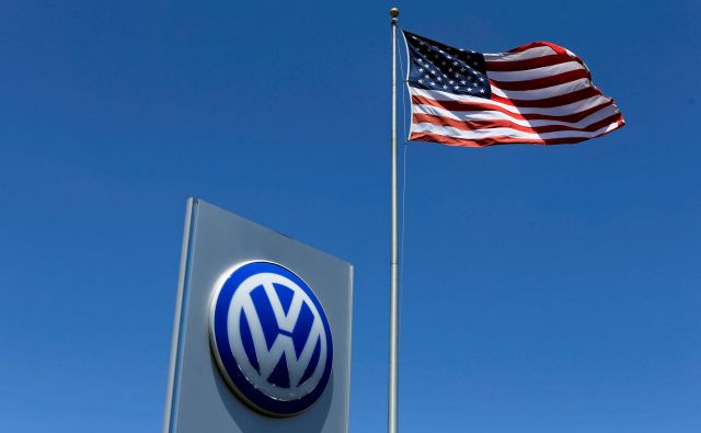 Volkswagen v ZDA utegne dobiti še nove milijardne kazni zaradi afere Dieselgate.  FOTO: Mike Blake/Reuters