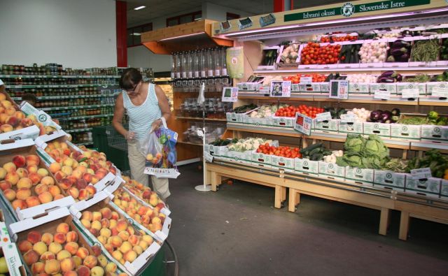 V Agrarii Koper se bojijo odliva kupcev v tujino. FOTO: Dušan Grča