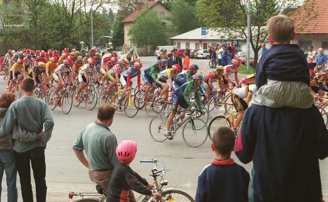 Tudi v jugoslovanskih časih so slovenskim kolesarjem pripadale vidne vloge. FOTO: Marko Feist/Delo