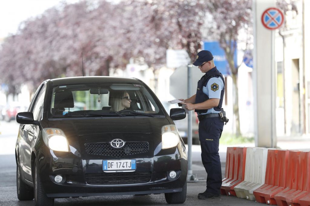 FOTO:K zahodnim sosedom spet lahko na kavo in po nakupih