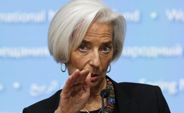 Svet ECB, ki ga vodi Christine Lagarde, je za spopad s krizo namenil dodatnih 600 milijard evrov. FOTO: Reuters