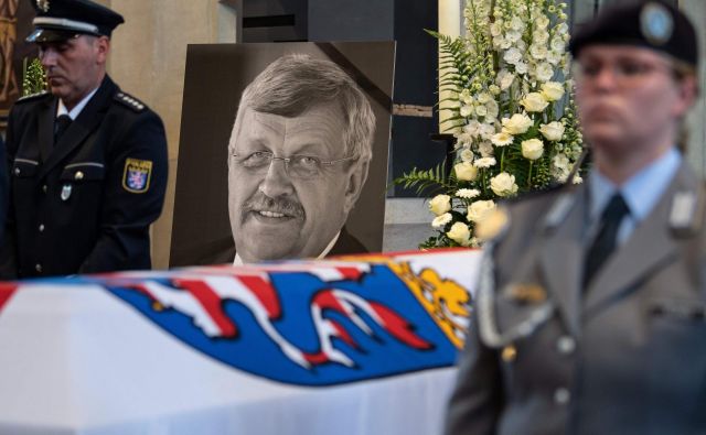 Po desničarskem umoru Walterja Lübckeja se je sovražni govor na spletu proti njemu še kar nadaljeval. FOTO: Sven Pfortner/AFP