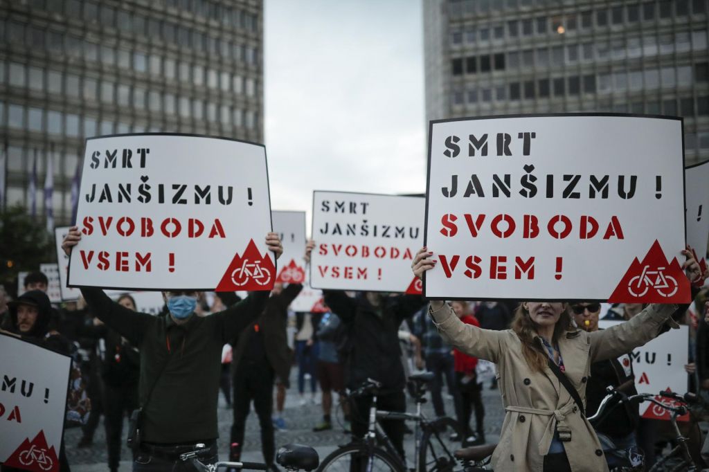 FOTO:Popisane ulice in protestniki