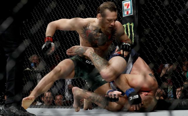 Conor McGregor se je prvič upokojil leta 2016, ob številnih zmagah pa je doživel tudi boleč poraz proti Habibu Nurmagomedovu. FOTO: AFP