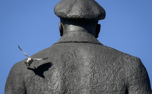 Jožeta Kavčiča, ki se je v pismih bralcev odzval na kolumno, spoštovana gospa poimenuje za tovariša, kar se verjetno razume kot slabšalnica. Foto Reuters