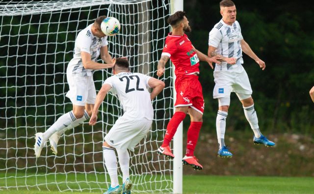 V štirih dnevih se bosta Aluminij in Mura pomerila še drugič, a zmaga v pokalnem polfinalu skoraj pomeni že preboj v Evropo. FOTO: Sobotainfo