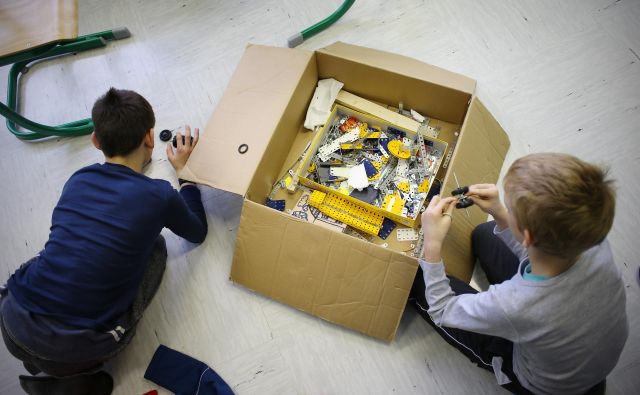 V vzgojnih zavodih, kjer zagotavljajo strokovno obravnavo otrokom z vedenjskimi, čustvenimi ali učnim težavami, je premalo prostora za vse, ki potrebujejo pomoč. FOTO: Jože Suhadolnik/Delo