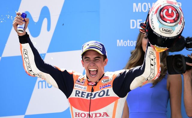 Španski motociklist Marc Marquez je zanesljivi vladar najmočnejšega razreda motoGP in bo julija začel pohod proti sedmemu naslovu svetovnega prvaka na domačih tleh v Jerezu. FOTO: AFP