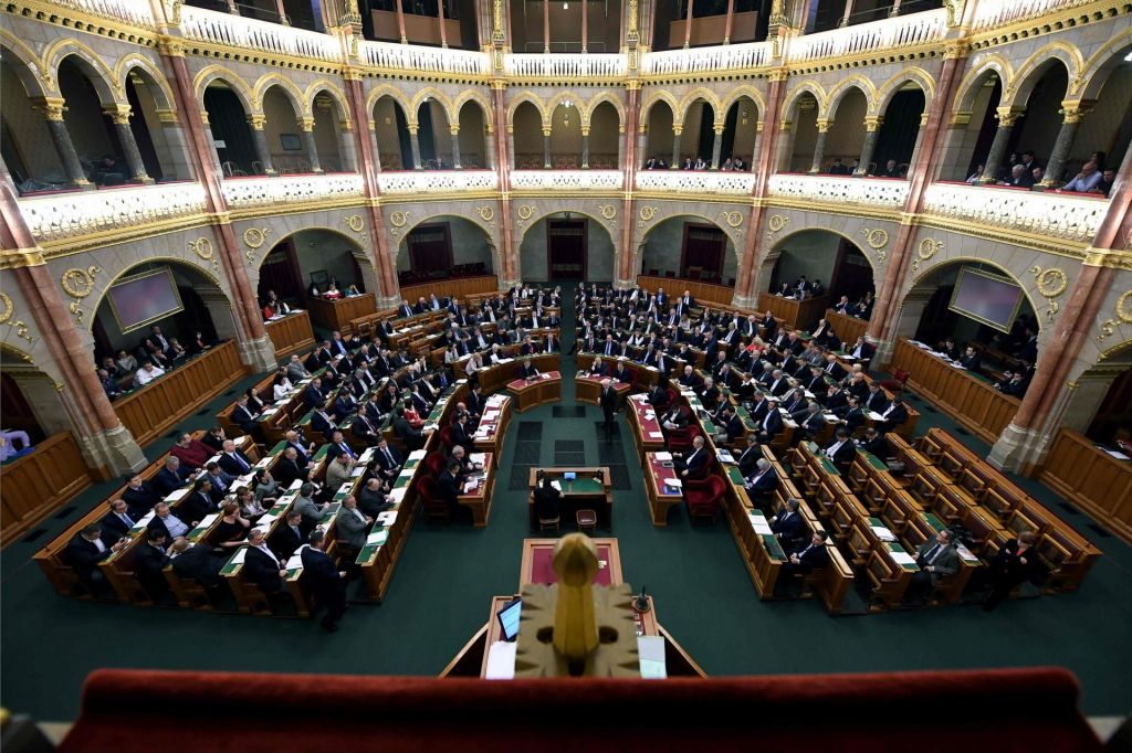 Parlament potrdil odpravo izrednih razmer