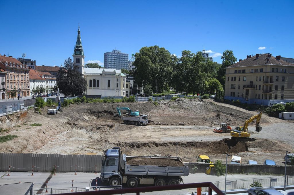 FOTO:Za stanovanje v sredi&scaron;ču Ljubljane milijon ali celo več