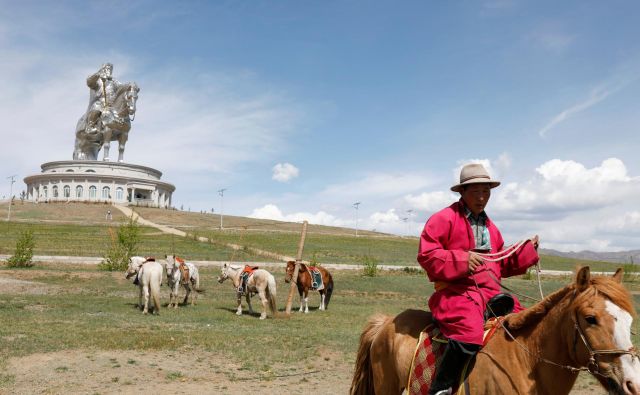 Veliki osvajalec Džingiskan je naučil Mongole, da si poenostavljajo življenje in se opirajo na svojo moč. To drži tudi med pandemijo. FOTO: Reuters