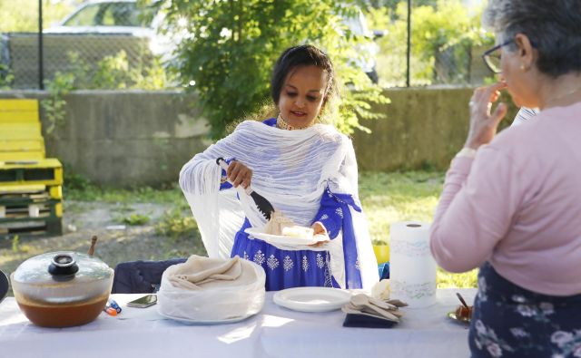 Festiival kruha je potekal v okviru porjekta ”Človekl, ne jezi se” v prizadevanjih za spoštovanje in sprejemanje pripadnikov različnih etničnih manjšin, beguncev in migrantov. FOTO: Leon Vidic/Delo