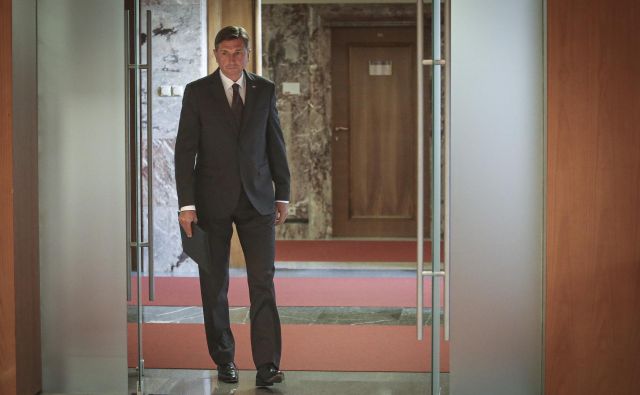 Borut Pahor ocenjuje, da bi bile volitve v državni zbor po trenutno veljavni zakonodaji še dopustne. FOTO: Jože Suhadolnik/Delo