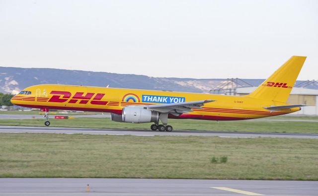 Letalo z napisom »Hvala« DHL uporablja kot običajni mrežni let z registrsko številko G-DHKF za različne destinacije po Evropi in širše.<br />
FOTO: Alexandre Dudath/DHL