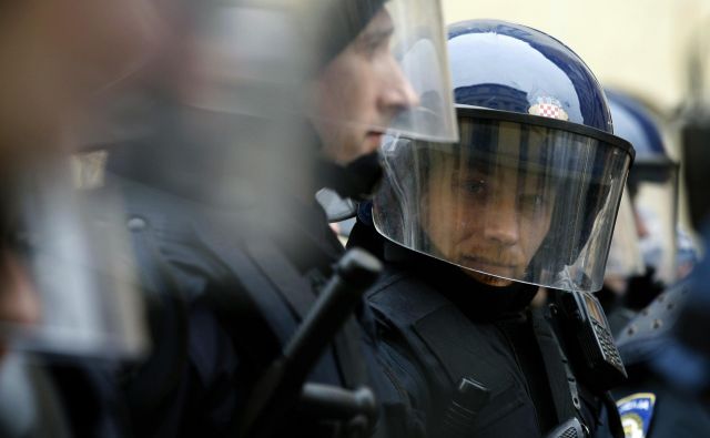 Hrvaška policija slovi po nasilju nad begunci. FOTO: Reuters