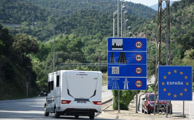Spet je stekel promet med Francijo in Španijo. FOTO: Josep Lago/AFP