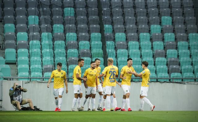 Bravo še naprej igra zmagoviti nogomet v pokoronavirusnem prvenstvu. FOTO: Uroš Hočevar